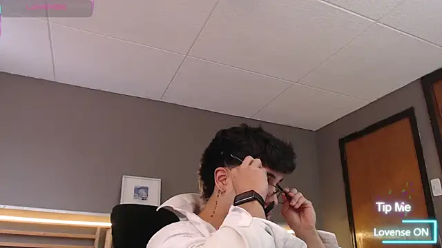 Snapshot of PaulEvens chatting on February 2026 01:40:01 PM PaulEvens online show from February 2026 01:40:01 PM