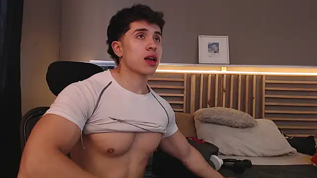 Snapshot of PaulEvens chatting on February 2026 01:11:01 PM PaulEvens online show from February 2026 01:11:01 PM