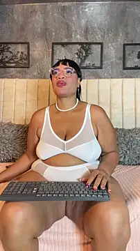 Snapshot of aranzzalatin chatting on February 2026 12:15:01 PM aranzzalatin online show from February 2026 12:15:01 PM