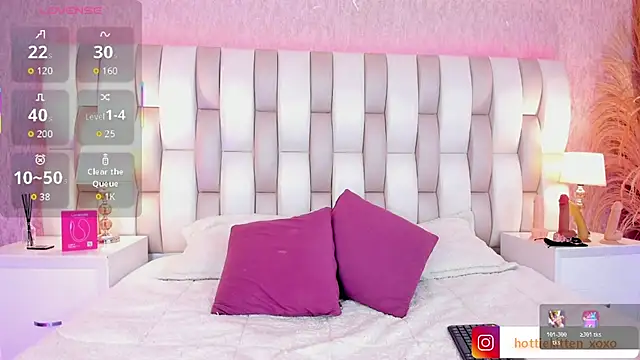 Snapshot of Viollet_xoxo chatting on February 2026 08:03:02 PM Viollet xoxo online show from February 2026 08:03:02 PM