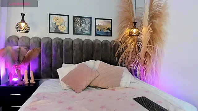 Snapshot of Viollet_xoxo chatting on February 2026 12:45:01 PM Viollet xoxo online show from February 2026 12:45:01 PM