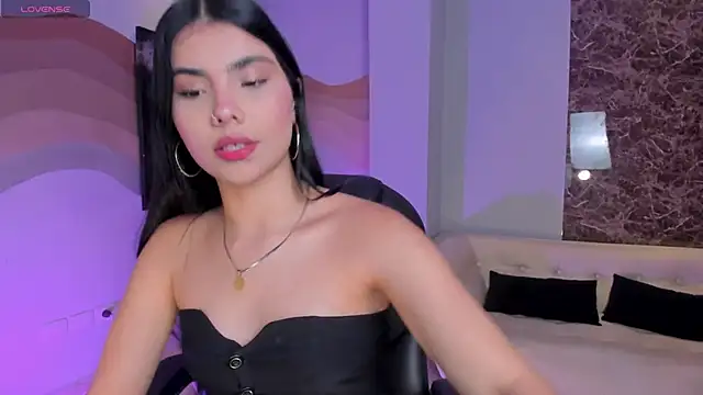 MiaLaurence online show from November 2025 07:17:01 PM