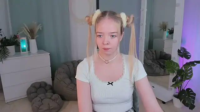 Snapshot of BellaMontgomery chatting on November 2025 10:47:02 PM BellaMontgomery online show from November 2025 10:47:02 PM