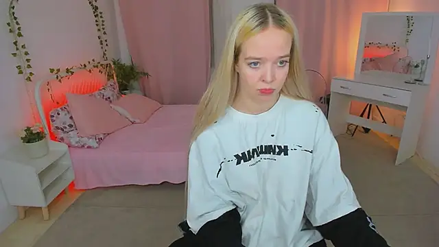 BellaMontgomery online show from May 2026 10:33:02 PM