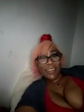 iamlalamilano online show from April 2026 10:52:01 PM