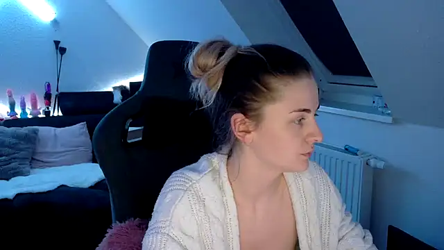 Melly4You online show from April 2026 10:34:02 PM