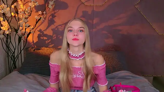 4example Chloe online show from September 2025 10:53:02 AM