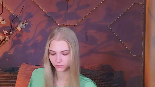 4example Chloe online show from October 2025 10:35:02 AM