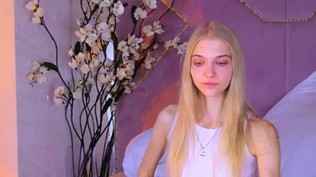 4example Chloe online show from November 2025 10:25:02 AM