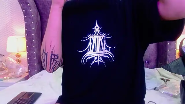 RavenLove  online show from November 2025 07:24:01 PM