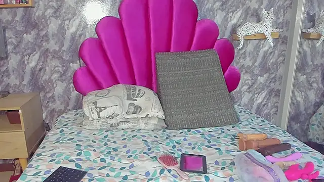 TANISHA HILL online show from September 2025 07:50:02 PM