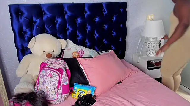 TANISHA HILL online show from November 2025 07:37:01 PM