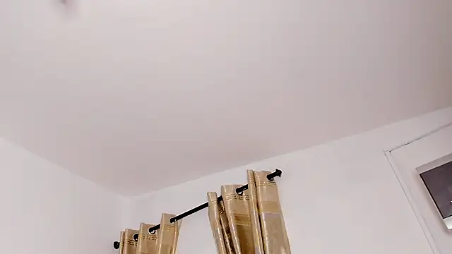 TANISHA HILL online show from November 2025 07:18:02 PM