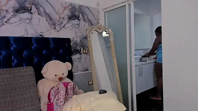 TANISHA HILL online show from November 2025 07:37:02 PM