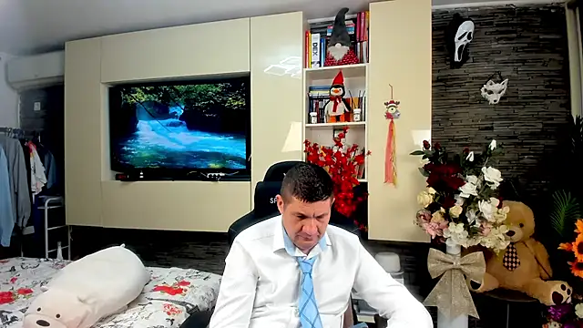 SpartacusDaddy48 online show from April 2026 01:05:01 PM