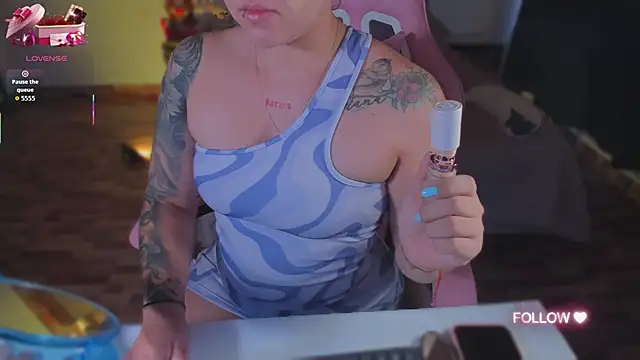 lunaarose online show from November 2025 04:08:01 PM