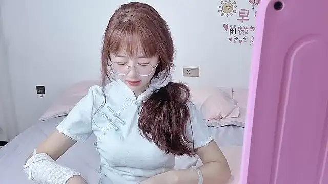 nini a online show from October 2025 02:10:01 AM