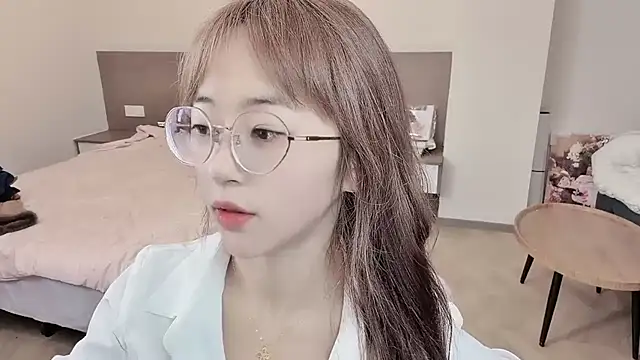 nini a online show from November 2025 09:42:02 AM