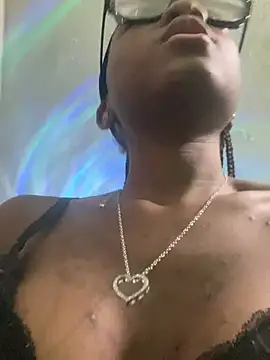 HennessyBaby21 online show from March 2026 12:32:01 PM