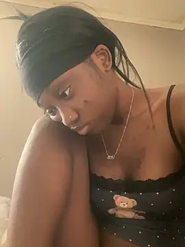 HennessyBaby21 online show from April 2026 10:49:01 PM