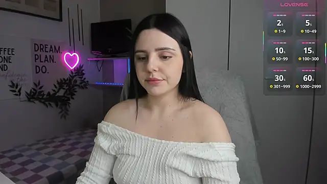 LiaWoow online show from November 2025 02:39:01 PM