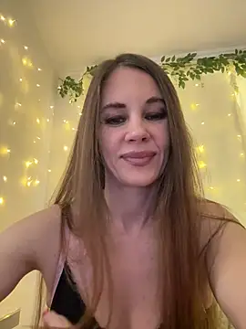 Snapshot of LucieMack chatting on March 2026 01:58:01 PM LucieMack online show from March 2026 01:58:01 PM