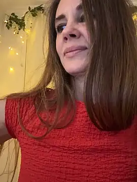 Snapshot of LucieMack chatting on April 2026 07:29:01 PM LucieMack online show from April 2026 07:29:01 PM