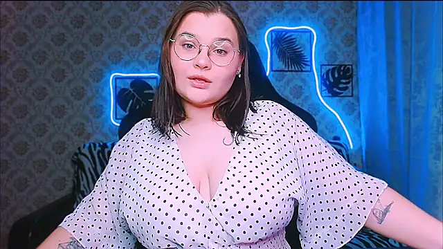 InLoveWithLife26 online show from November 2025 08:20:02 PM