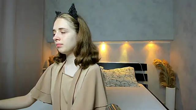 Camilla Kelly online show from September 2025 12:10:02 AM