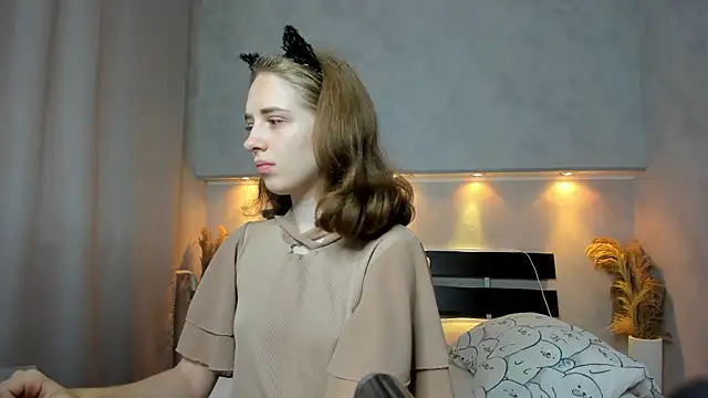 Camilla Kelly online show from September 2025 12:12:01 AM