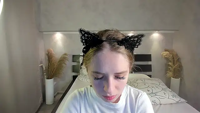 Camilla Kelly online show from October 2025 01:05:02 AM