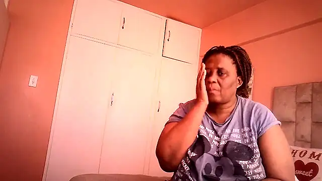 Snapshot of HUGEASSXXXXX chatting on July 2026 06:30:01 AM HUGEASSXXXXX online show from July 2026 06:30:01 AM