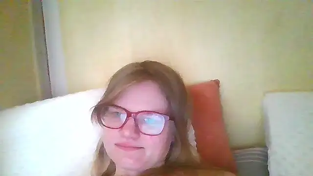 Snapshot of Moonolighta chatting on September 2025 10:48:02 AM Moonolighta online show from September 2025 10:48:02 AM