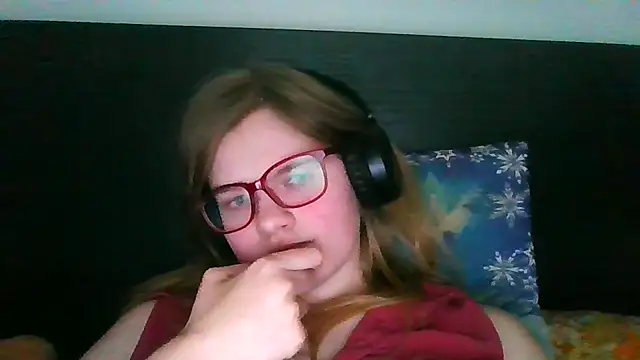 Snapshot of Moonolighta chatting on October 2025 02:04:01 PM Moonolighta online show from October 2025 02:04:01 PM