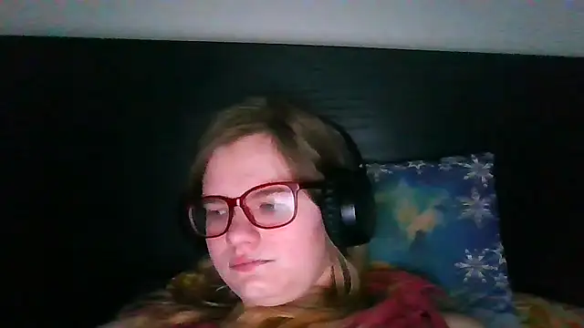 Snapshot of Moonolighta chatting on October 2025 06:46:02 AM Moonolighta online show from October 2025 06:46:02 AM