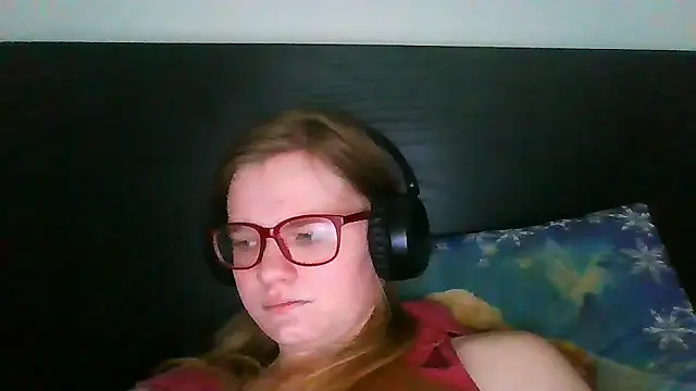 Snapshot of Moonolighta chatting on October 2025 06:58:02 AM Moonolighta online show from October 2025 06:58:02 AM