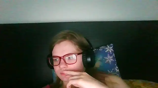 Snapshot of Moonolighta chatting on October 2025 07:47:02 AM Moonolighta online show from October 2025 07:47:02 AM