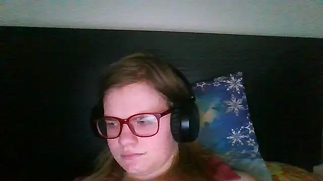 Snapshot of Moonolighta chatting on October 2025 08:07:01 AM Moonolighta online show from October 2025 08:07:01 AM