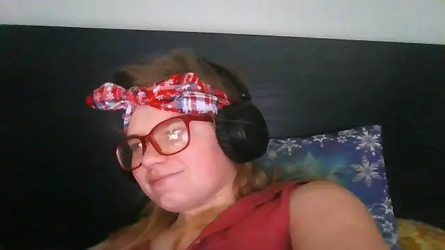 Snapshot of Moonolighta chatting on October 2025 09:57:02 AM Moonolighta online show from October 2025 09:57:02 AM