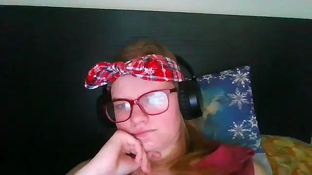 Snapshot of Moonolighta chatting on October 2025 09:44:01 AM Moonolighta online show from October 2025 09:44:01 AM