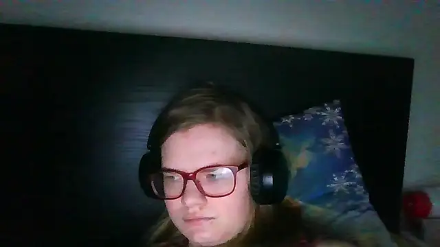 Snapshot of Moonolighta chatting on November 2025 07:22:01 AM Moonolighta online show from November 2025 07:22:01 AM