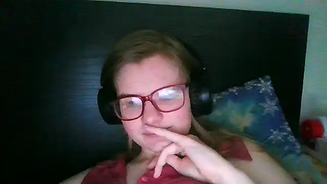 Snapshot of Moonolighta chatting on November 2025 12:17:01 PM Moonolighta online show from November 2025 12:17:01 PM