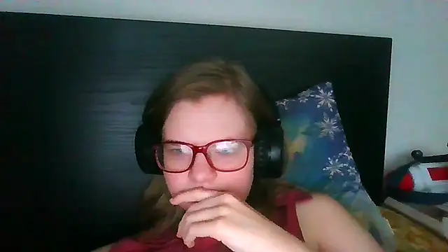 Snapshot of Moonolighta chatting on November 2025 10:36:02 AM Moonolighta online show from November 2025 10:36:02 AM