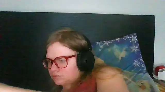 Snapshot of Moonolighta chatting on November 2025 09:21:01 AM Moonolighta online show from November 2025 09:21:01 AM