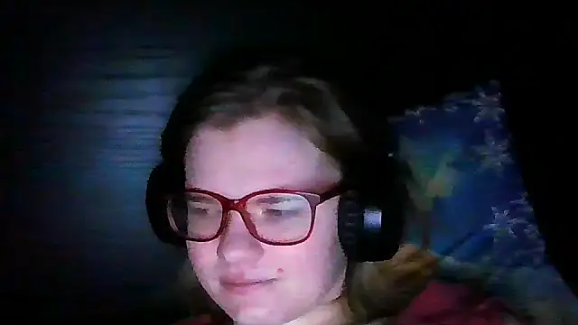 Snapshot of Moonolighta chatting on November 2025 03:56:01 PM Moonolighta online show from November 2025 03:56:01 PM