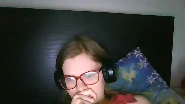 Moonolighta online show from December 2025 12:25:02 PM