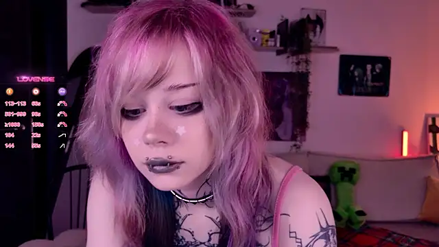 Lollyshy online show from November 2025 10:47:01 AM