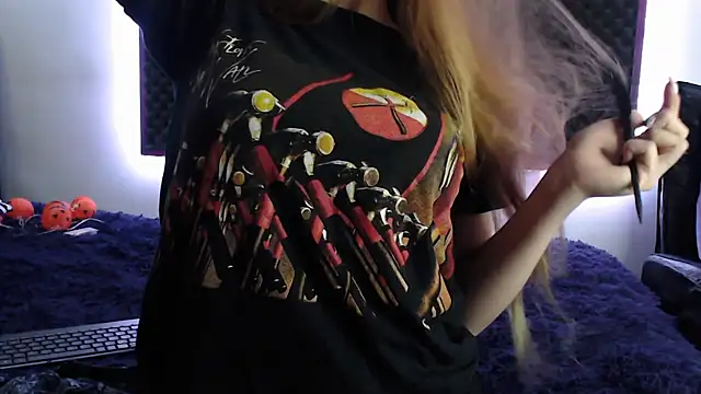 karlamoon23 online show from October 2025 10:10:01 PM