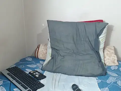 Snapshot of _SweetLips_ chatting on May 2026 11:02:02 PM SweetLips online show from May 2026 11:02:02 PM