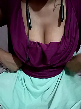 kaviyaponnu0987 online show from March 2026 10:29:01 AM